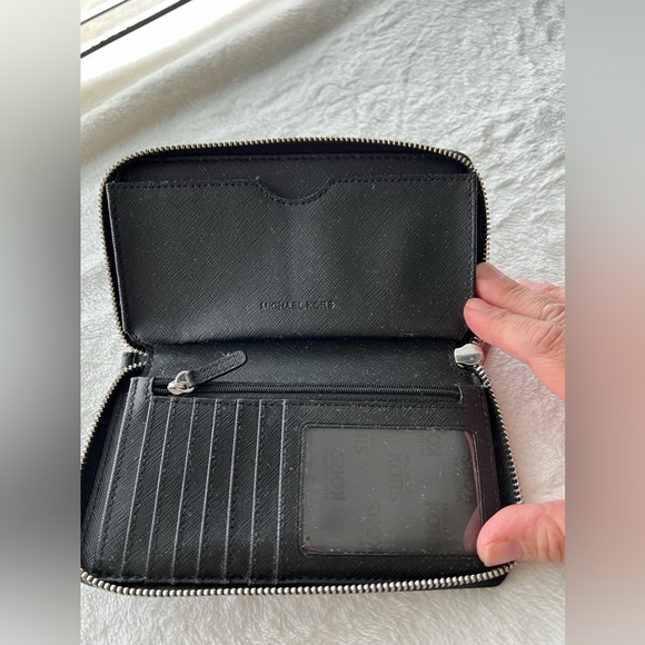 Michael Kors Black Wallet - Picture 4 of 9